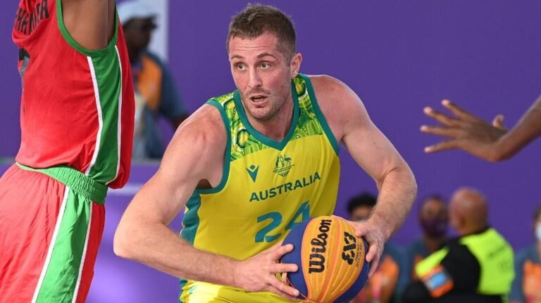 El seis veces campeón de la NBL, Jesse Wagstaff, celebra