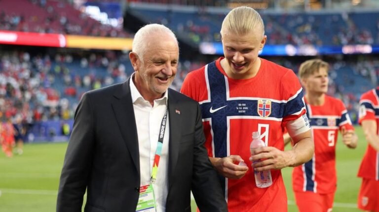 El seleccionador australiano Graham Arnold elogió la "noche especial" de