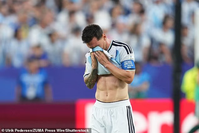 En larmes, Lionel Messi révèle qu'il souffre d'un mystérieux chagrin