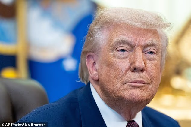 Furieux, Trump lance une enquête sur le retard des élections