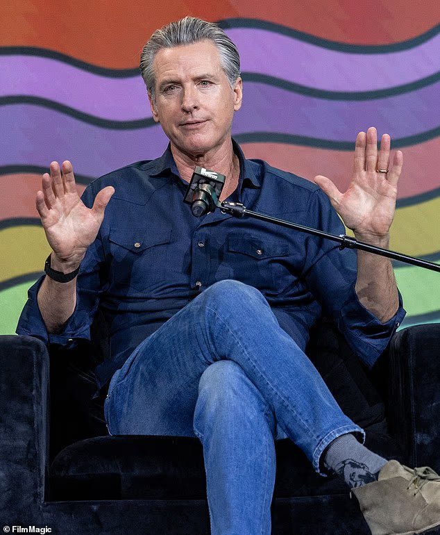 Gavin Newsom menace le « clown » JD Vance à