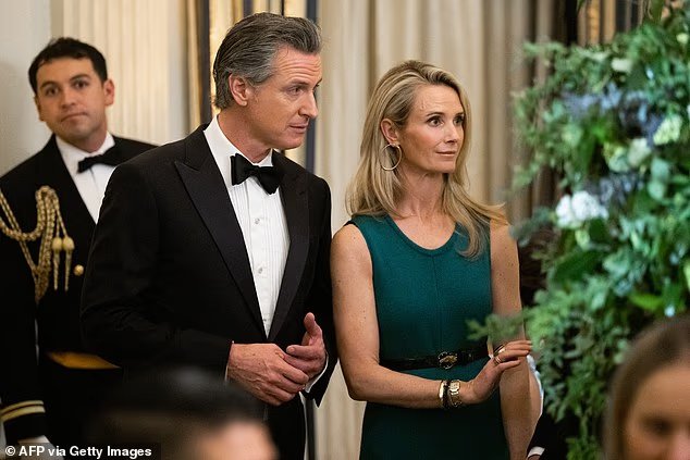 Gavin Newsom révèle que lui et sa FEMME font l'objet