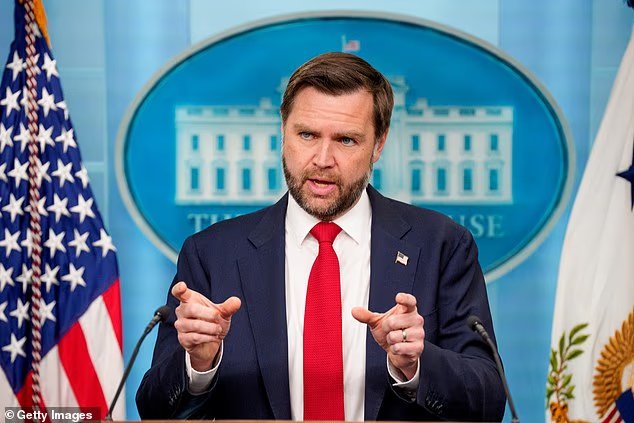 JD Vance annule à la dernière seconde son voyage en