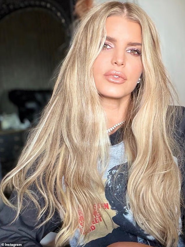 Jessica Simpson CONFIRME son "nouveau projet" mais les fans veulent