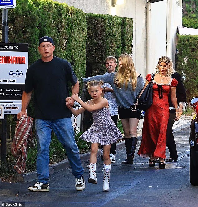 Jessica Simpson a retrouvé son ex Eric Johnson au bal