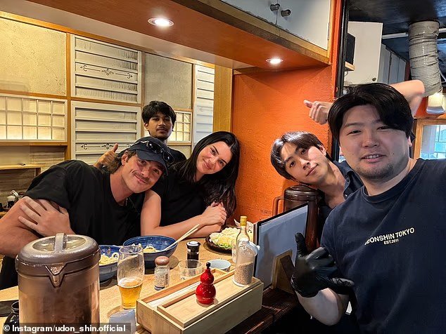 Kendall Jenner et Jacob Elordi se regardent de plus près