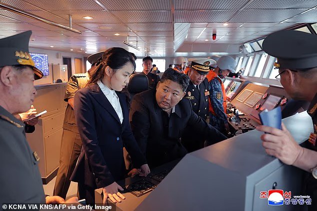 Kim Jong Un s'engage à construire une marine dotée de