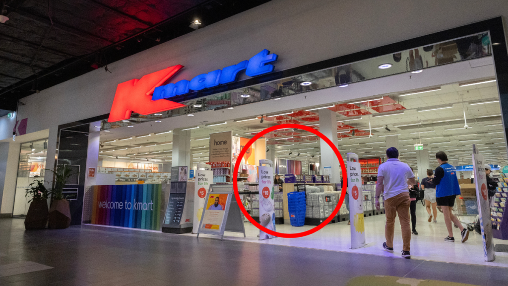 Kmart devuelve la caja a la salida de la tienda