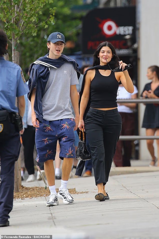 Kylie Jenner et Timothee Chalamet deviennent TRÈS affectueux lors d'une