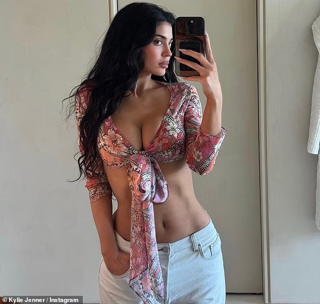 Kylie Jenner marque son retour à Los Angeles avec des