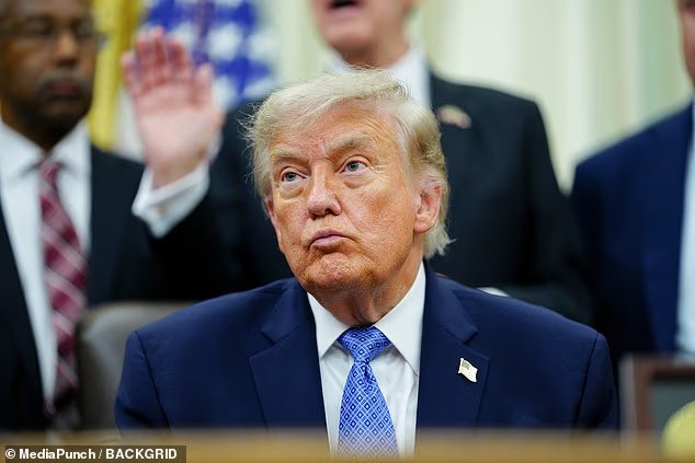 La Cour suprême impose à Trump une facture de 5