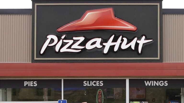 La cadena Pizza Hut, en dificultades, venderá su empresa matriz