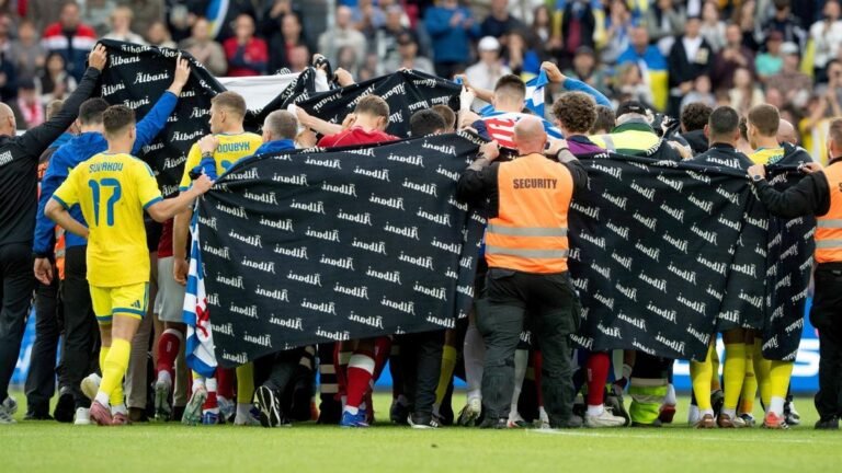 La estrella danesa Christian Eriksen "está bien" tras colapsar contra