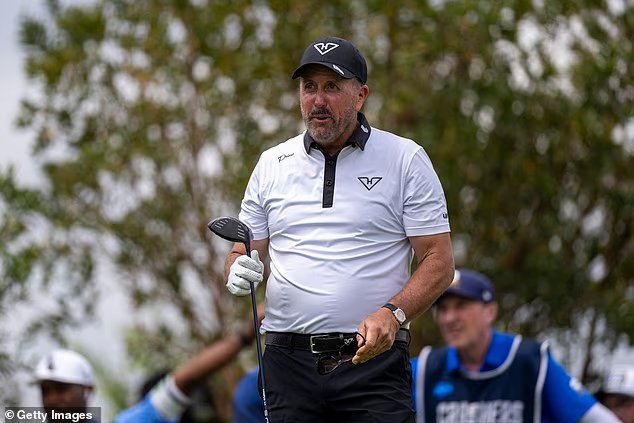 La légende du golf Phil Mickelson se retire de l'Open