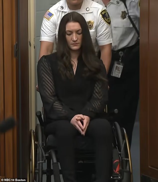 La mère déprimée Lindsey Clancy est méconnaissable alors qu'un tribunal