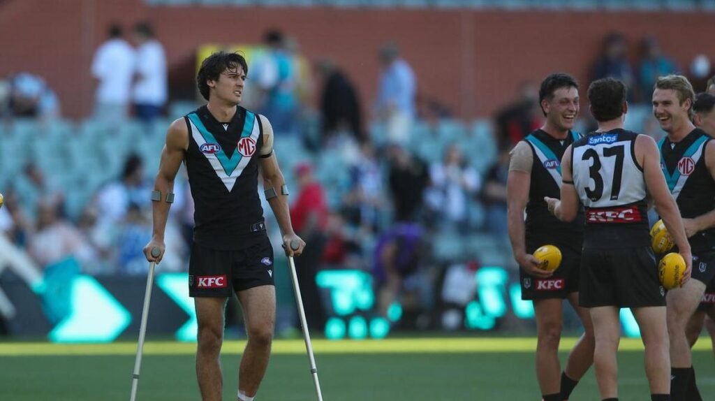 La temporada del capitán de Port Adelaide, Connor Rosey, termina
