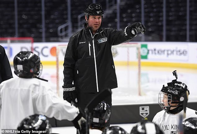 L'ancienne star de la LNH et champion du monde d'Équipe