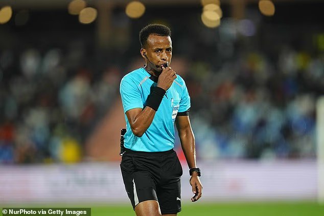 L'arbitre de la Coupe du monde - le meilleur d'Afrique