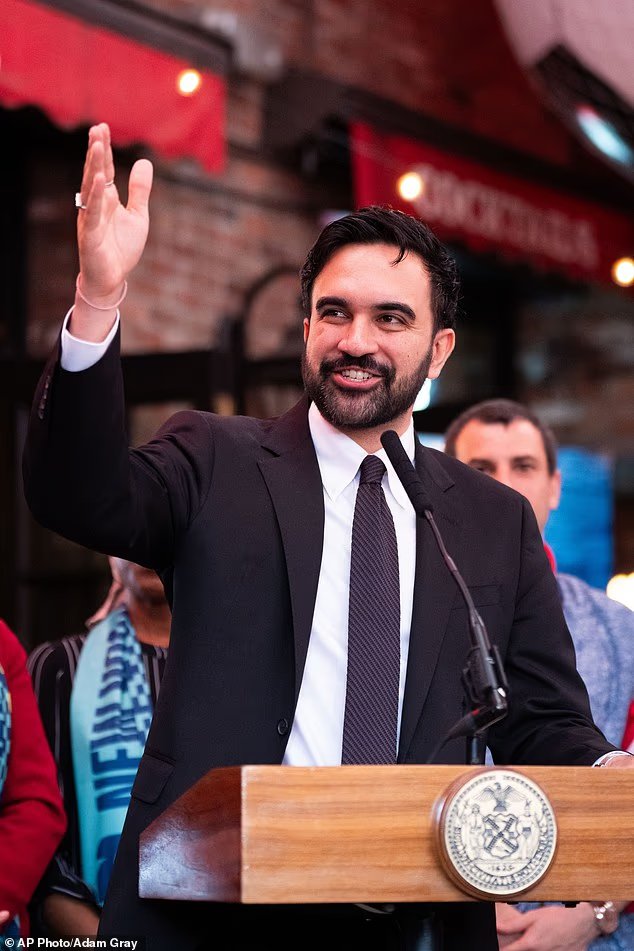 Le maire socialiste réveillé de New York suggère que le