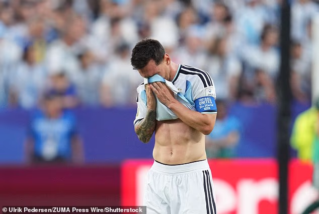 Le père frappé de Lionel Messi fait la une des