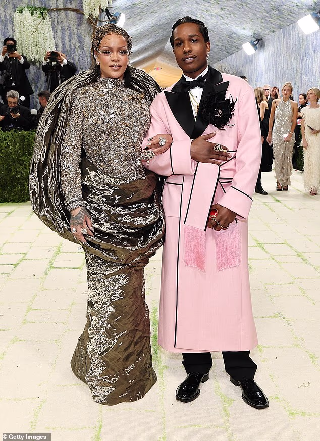 Le petit ami de Rihanna, A$AP Rocky, choque avec "le