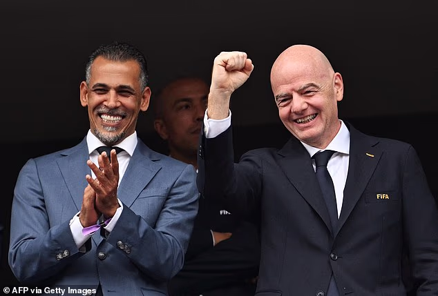 Le président de la FIFA, Gianni Infantino, critiqué pour ses