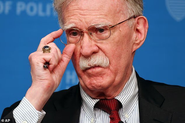 L'ennemi juré de Trump, John Bolton, a admis avoir mal