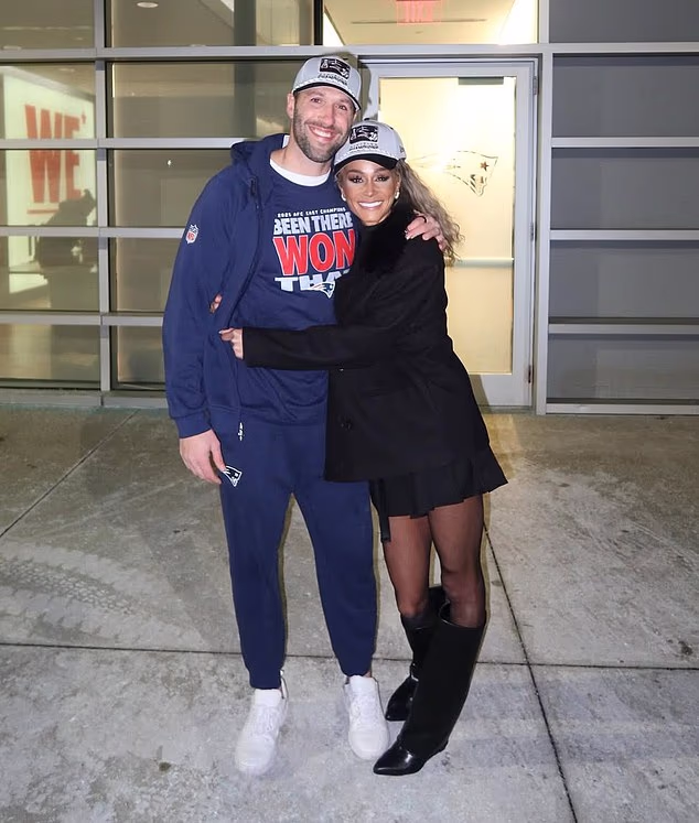 L'entraîneur des New England Patriots s'est fiancé avec un journaliste