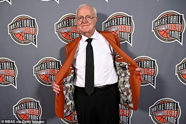 L'entraîneur le plus titré du basket-ball universitaire est décédé à
