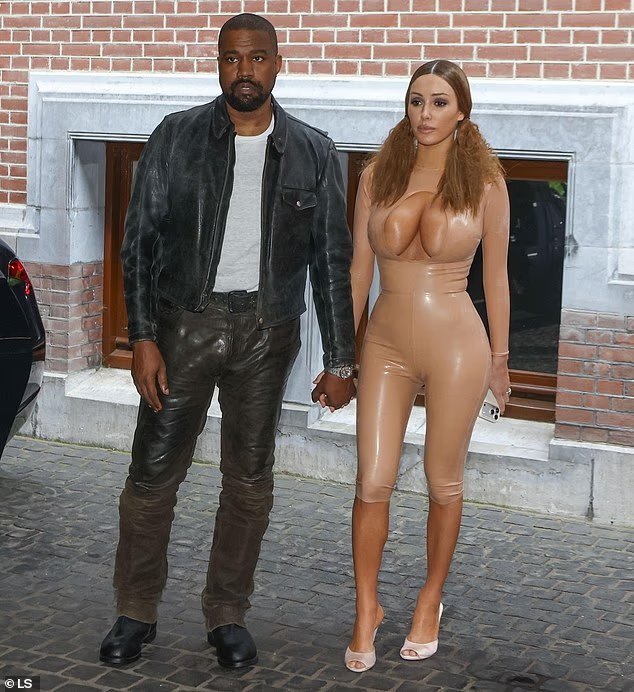L'épouse de Kanye West, Bianca Censori, a failli sauter d'un