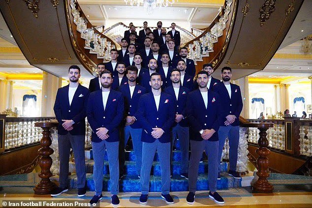 L'équipe iranienne monte à bord d'un avion pour la Coupe