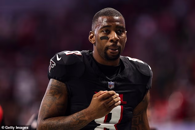 L'équipe serrée des Falcons d'Atlanta signe une prolongation de contrat
