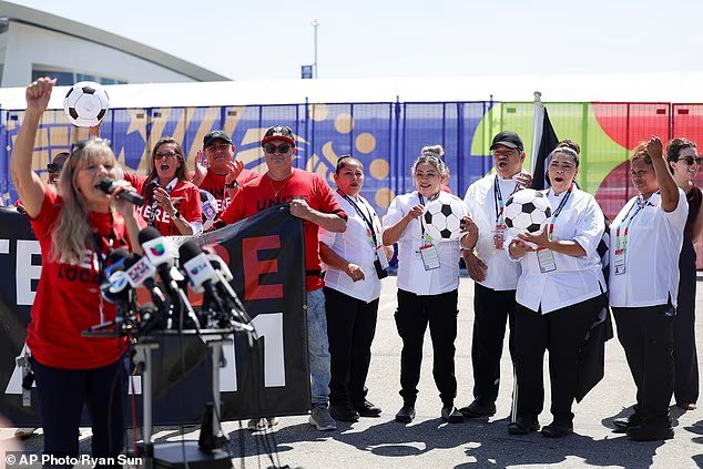 Les employés du SoFi Stadium prennent la décision finale concernant