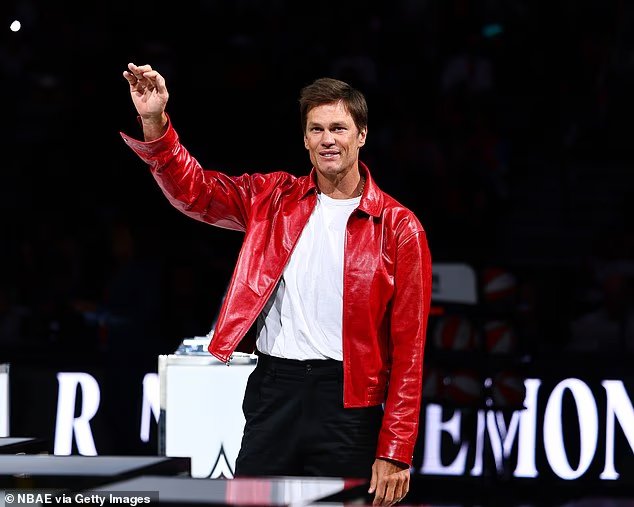 Les fans déroutent quotidiennement Tom Brady alors qu'il dévoile un