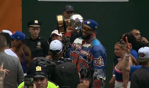 Les héros des Knicks arrivent pour le premier défilé du