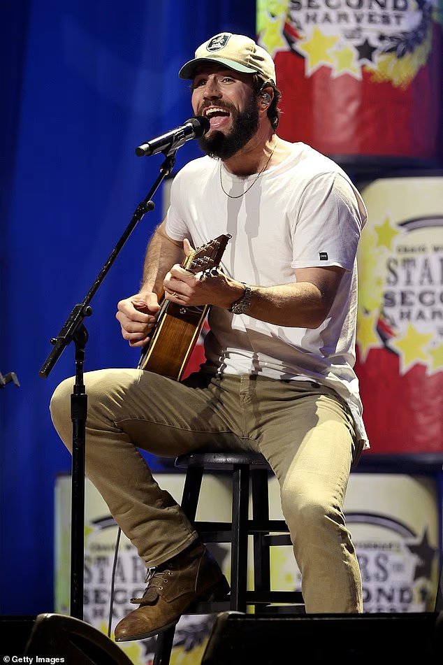 Les horribles secrets conjugaux de la star country Sam Hunt :