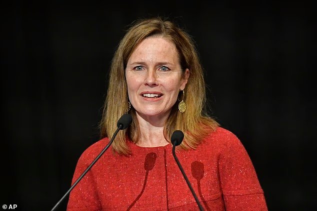 Les initiés de Trump critiquent la juge Amy Coney Barrett