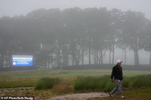 Les stars du golf se précipitent de retour au club-house