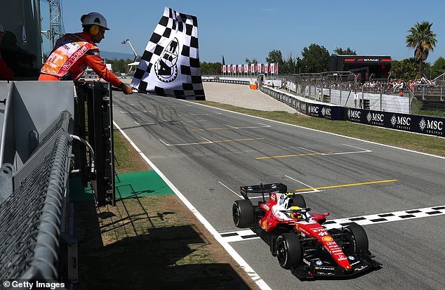 Lewis Hamilton remporte sa première victoire depuis son arrivée chez