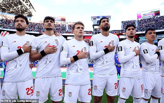 L'hymne national iranien a de nouveau été hué avant le