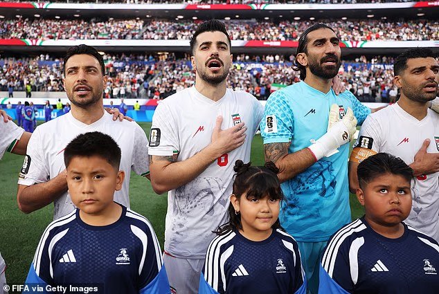 L'hymne national iranien hué avant l'ouverture de la Coupe du