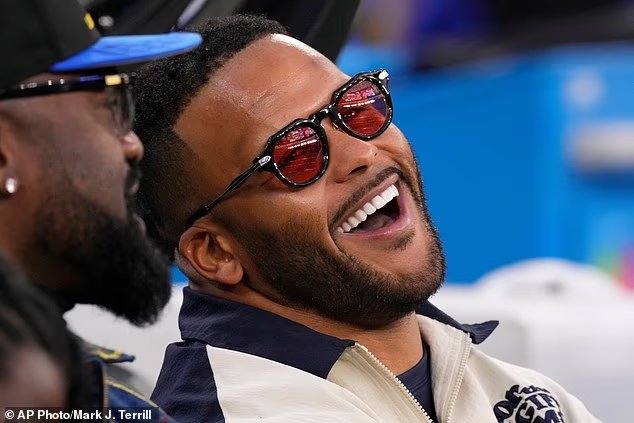 L'icône des Rams taquine le pivot de la NFL vers