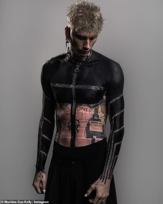 Machine Gun Kelly découvre un horrible effet secondaire des tatouages