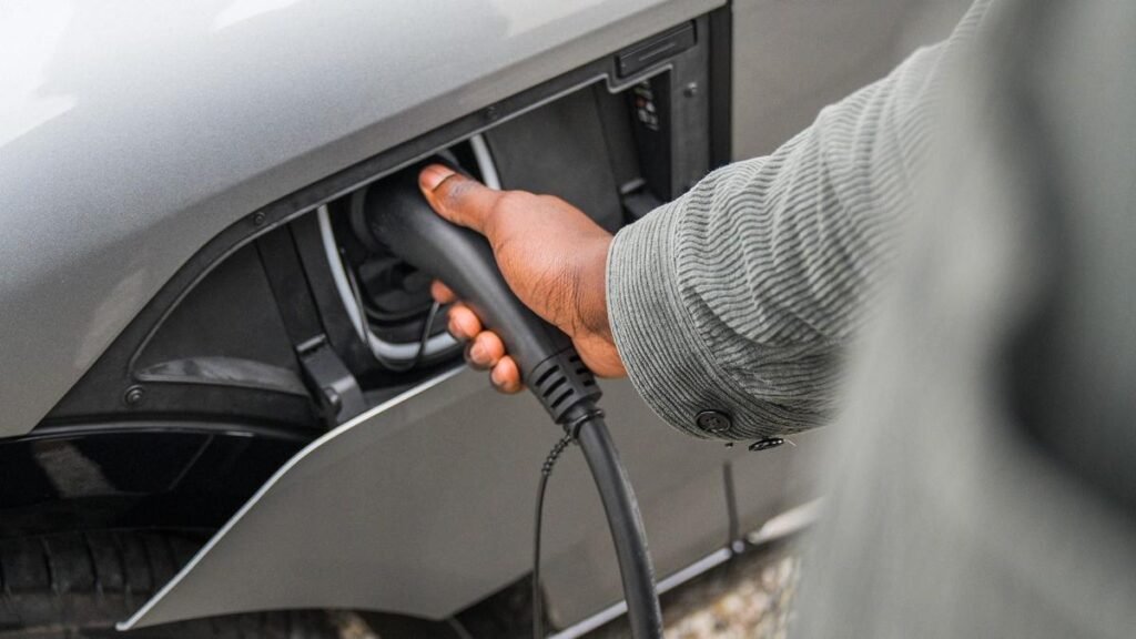 Miedo, subsidios, infraestructura: por qué la política de vehículos eléctricos