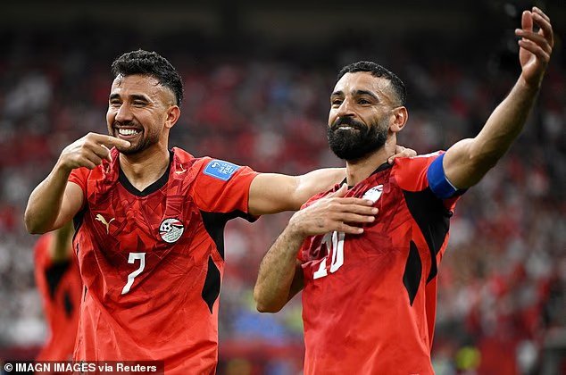 Mohamed Salah joue le rôle principal alors que l'Égypte bat