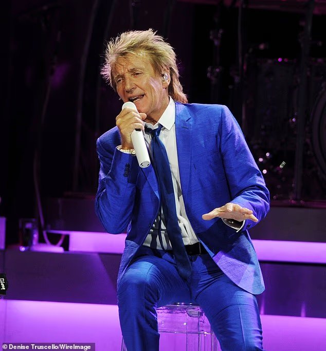 Rod Stewart (81 ans) annule à la dernière minute deux