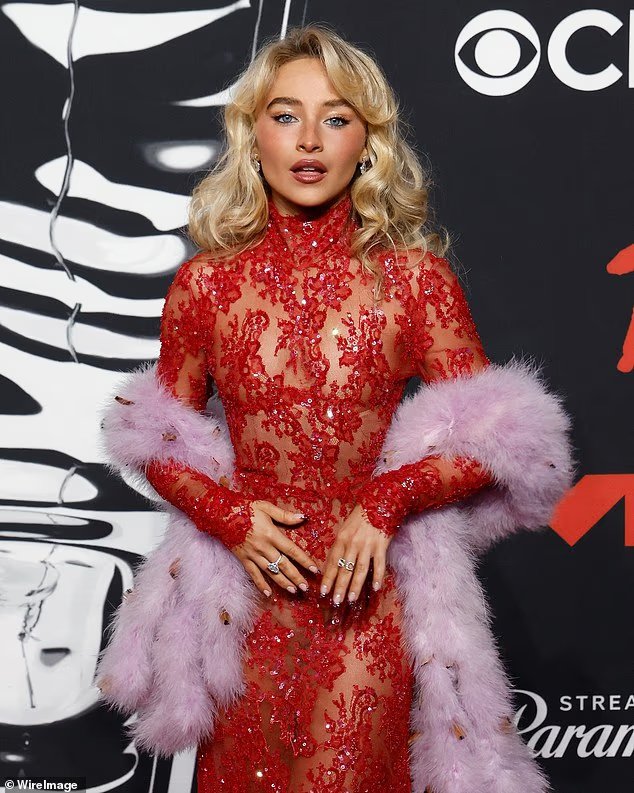 Sabrina Carpenter demande une ordonnance de non-communication contre un homme