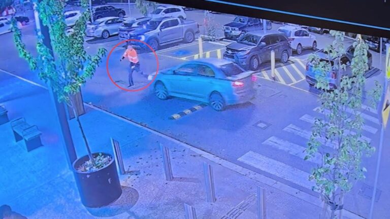 Se han publicado imágenes de CCTV de un hombre que
