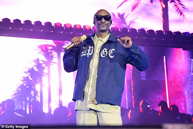 Snoop Dogg lance une nouvelle friandise glacée bizarre chez Costco...