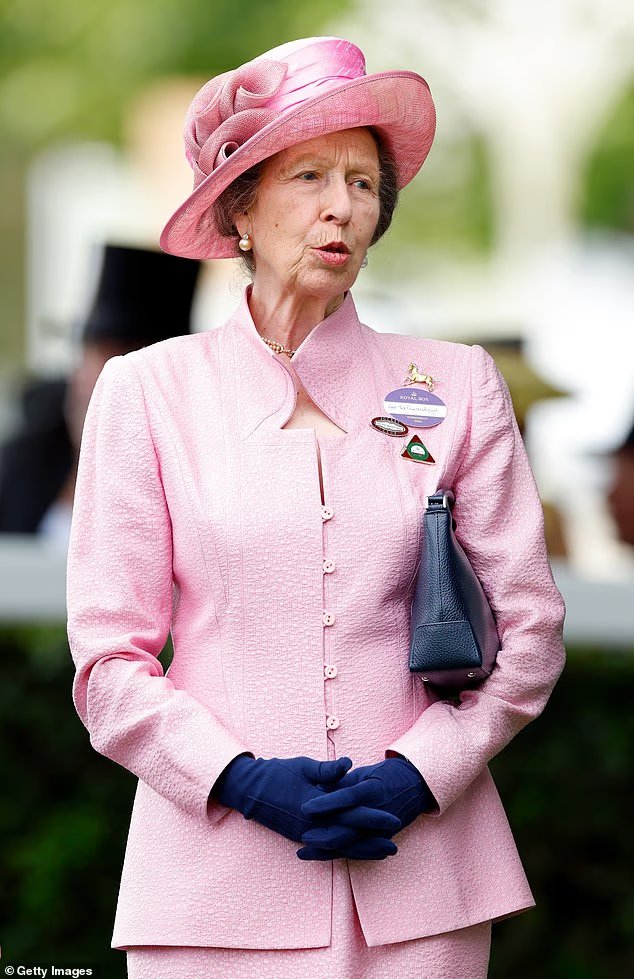 Thrifty Anne frappe encore ! La princesse royale sort dans